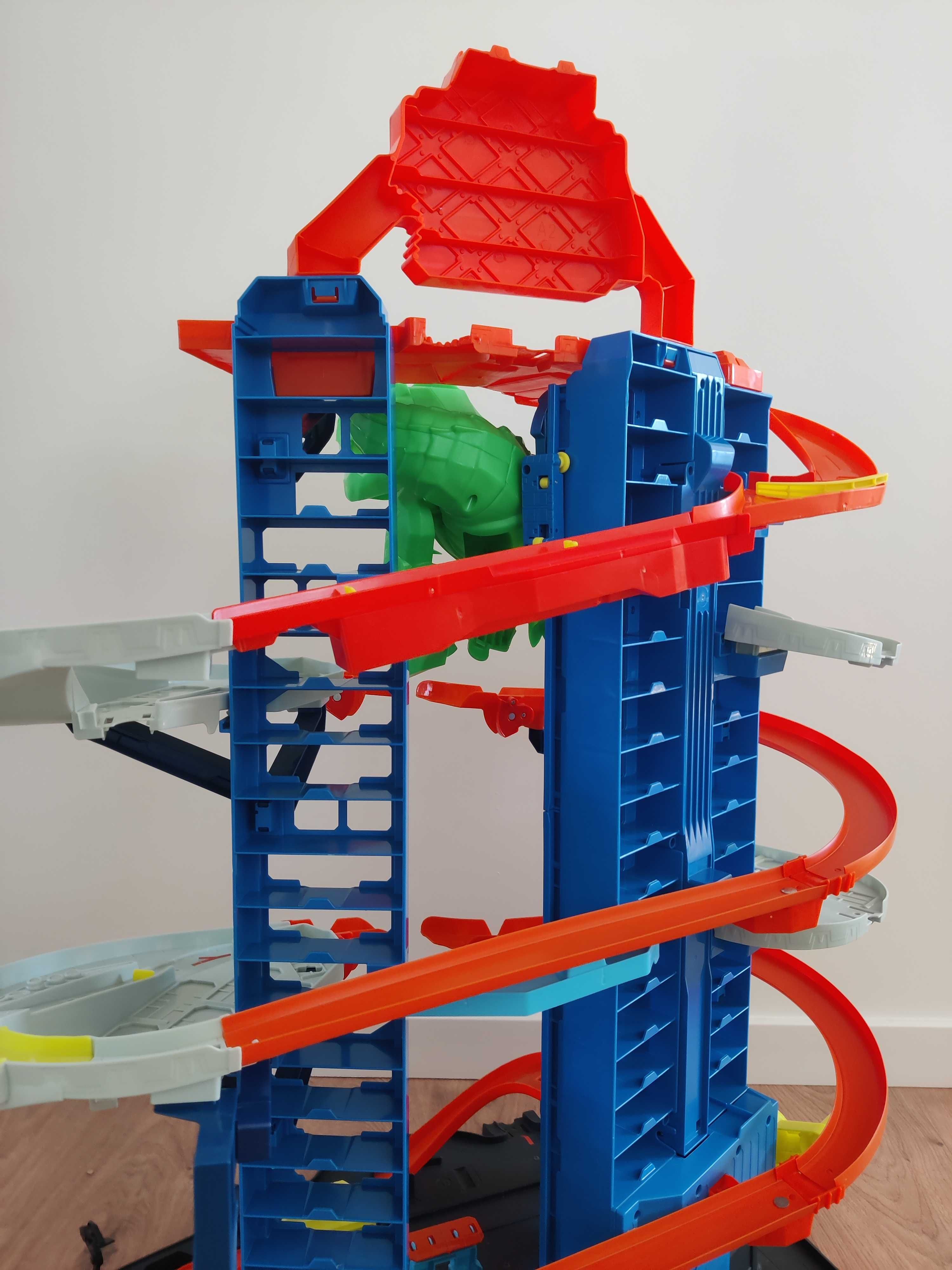 Brinquedo: Garagem de estacionamento Hot Wheels - ótimo estado