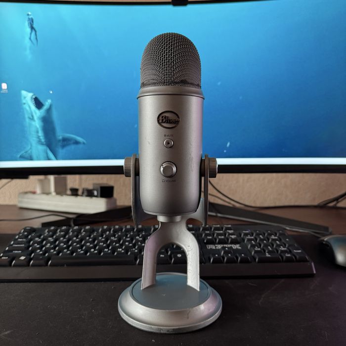 Мікрофон Logitech Blue Yeti для стрімів, подкастів