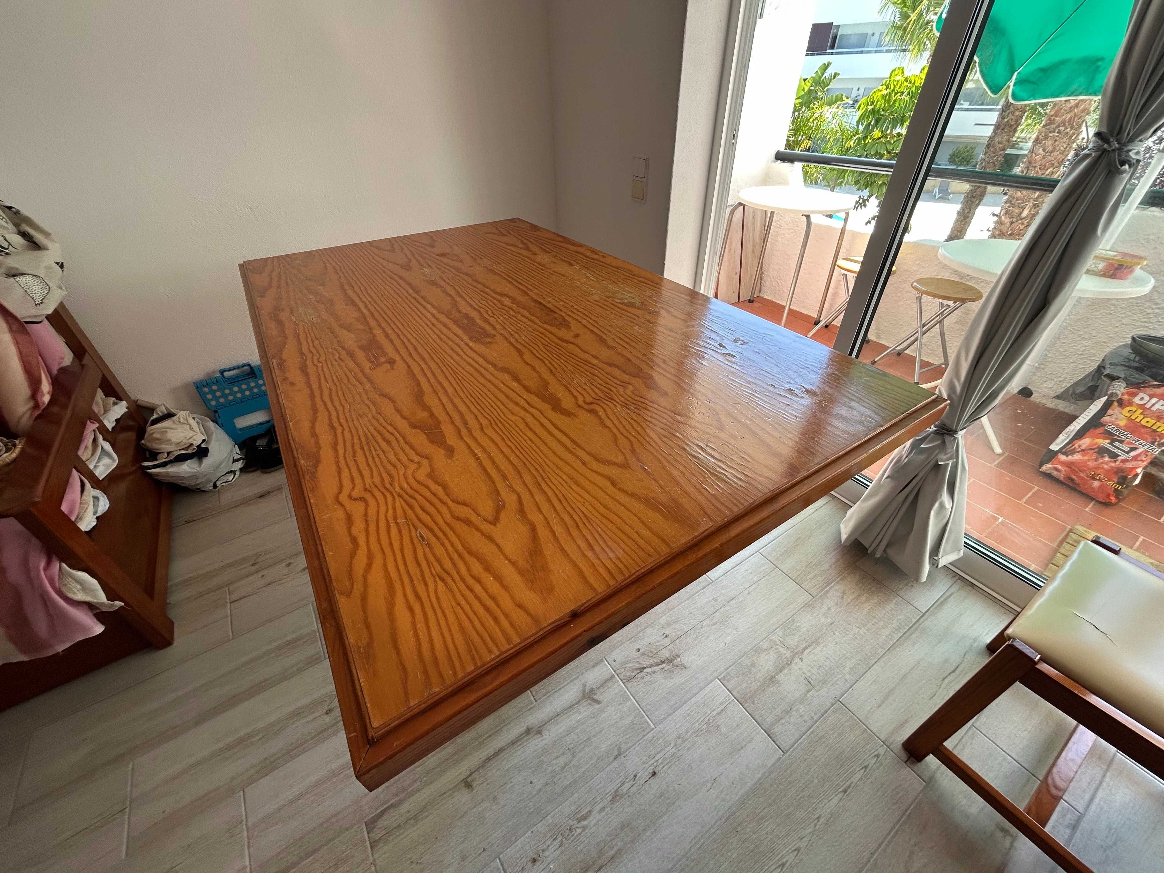 Mesa de jantar grande