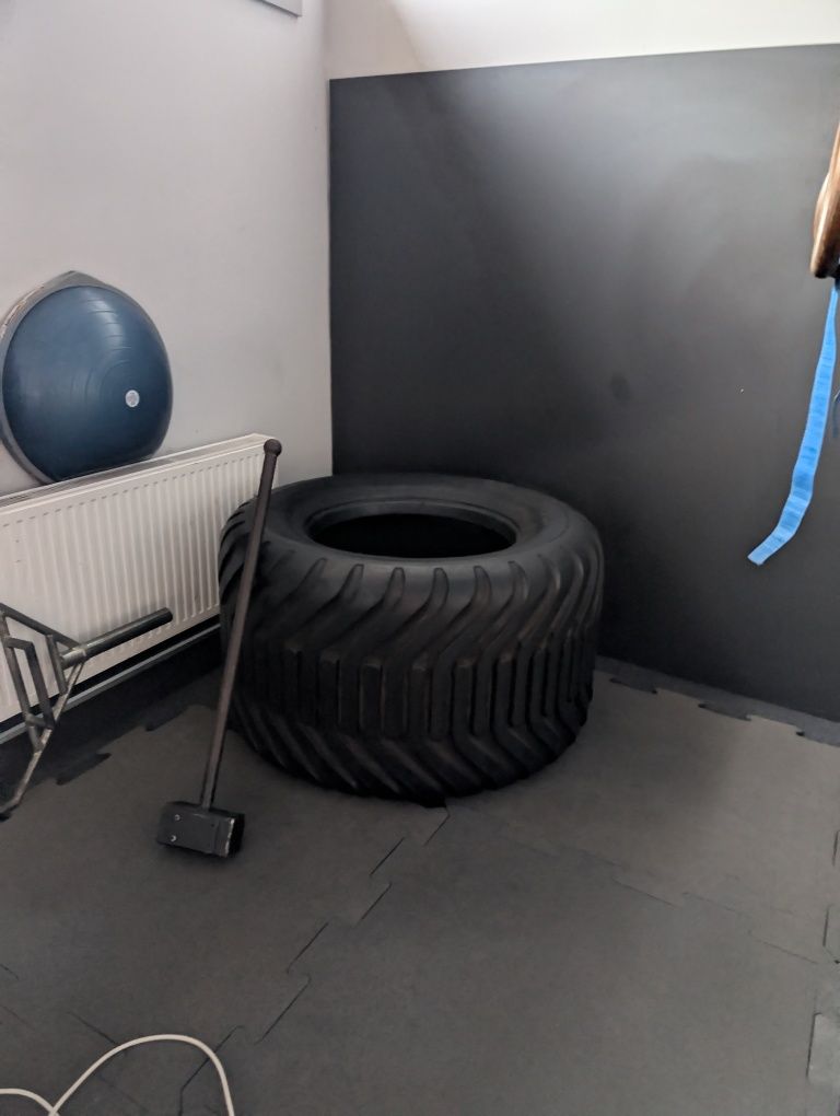 Opona treningowa plus młot