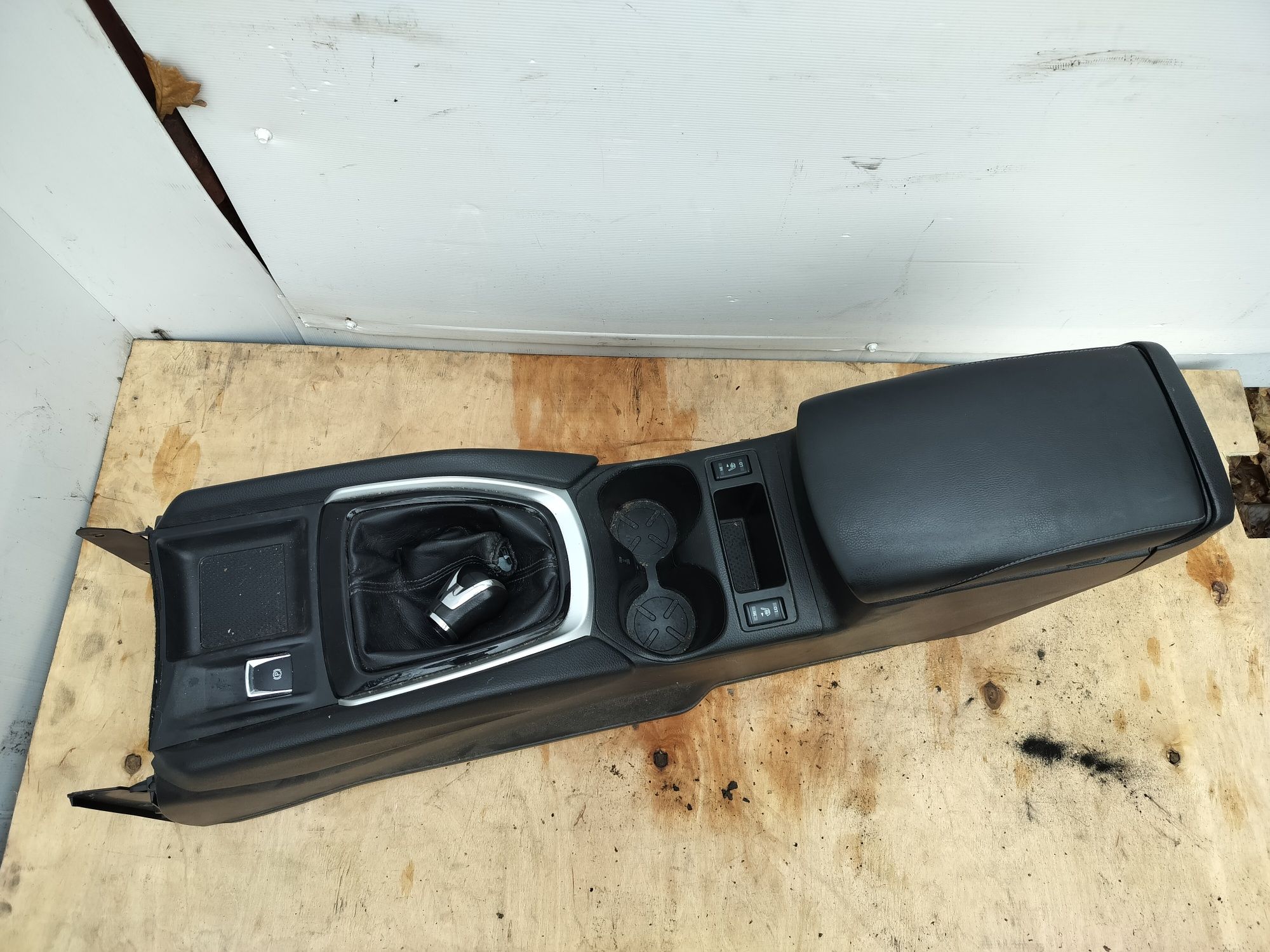 Tunel środkowy podłokietnik Nissan X-trail T32