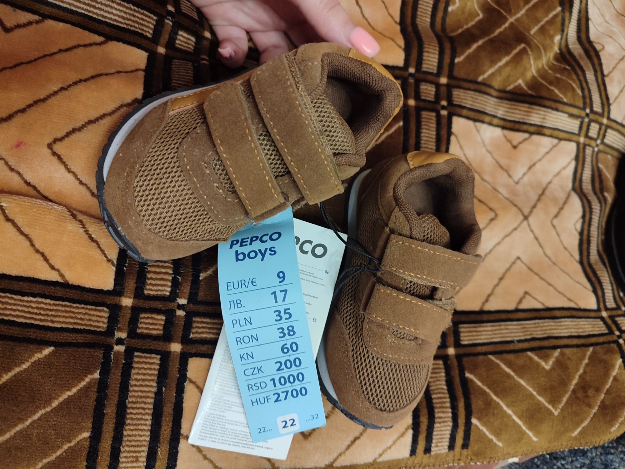 Продам кроссовки на мальчика