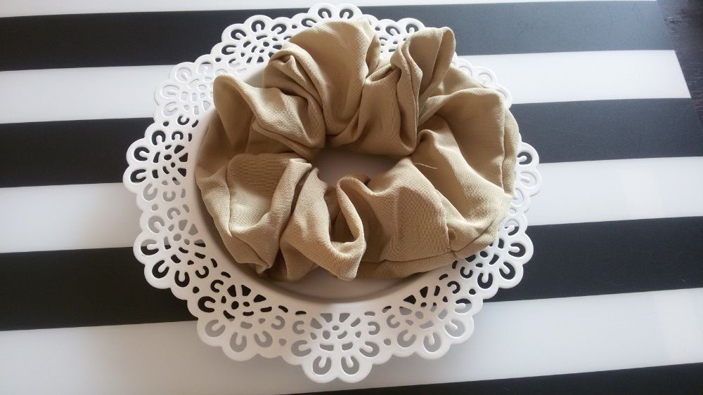 Gumki frotki duże falbana na włosy do włosów blogerskie blog hit guma