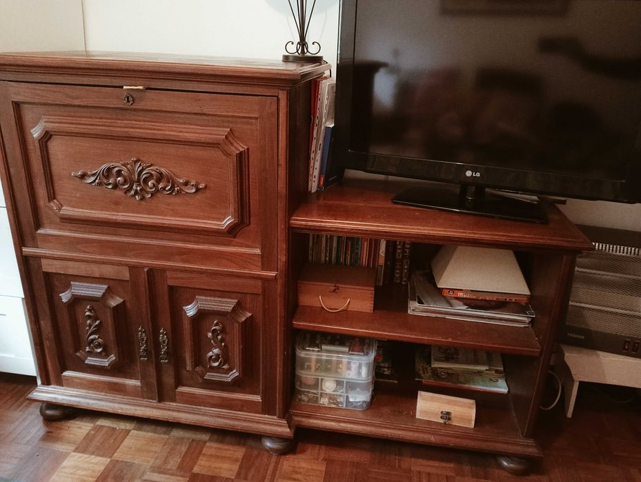 Móvel Madeira em bom estado