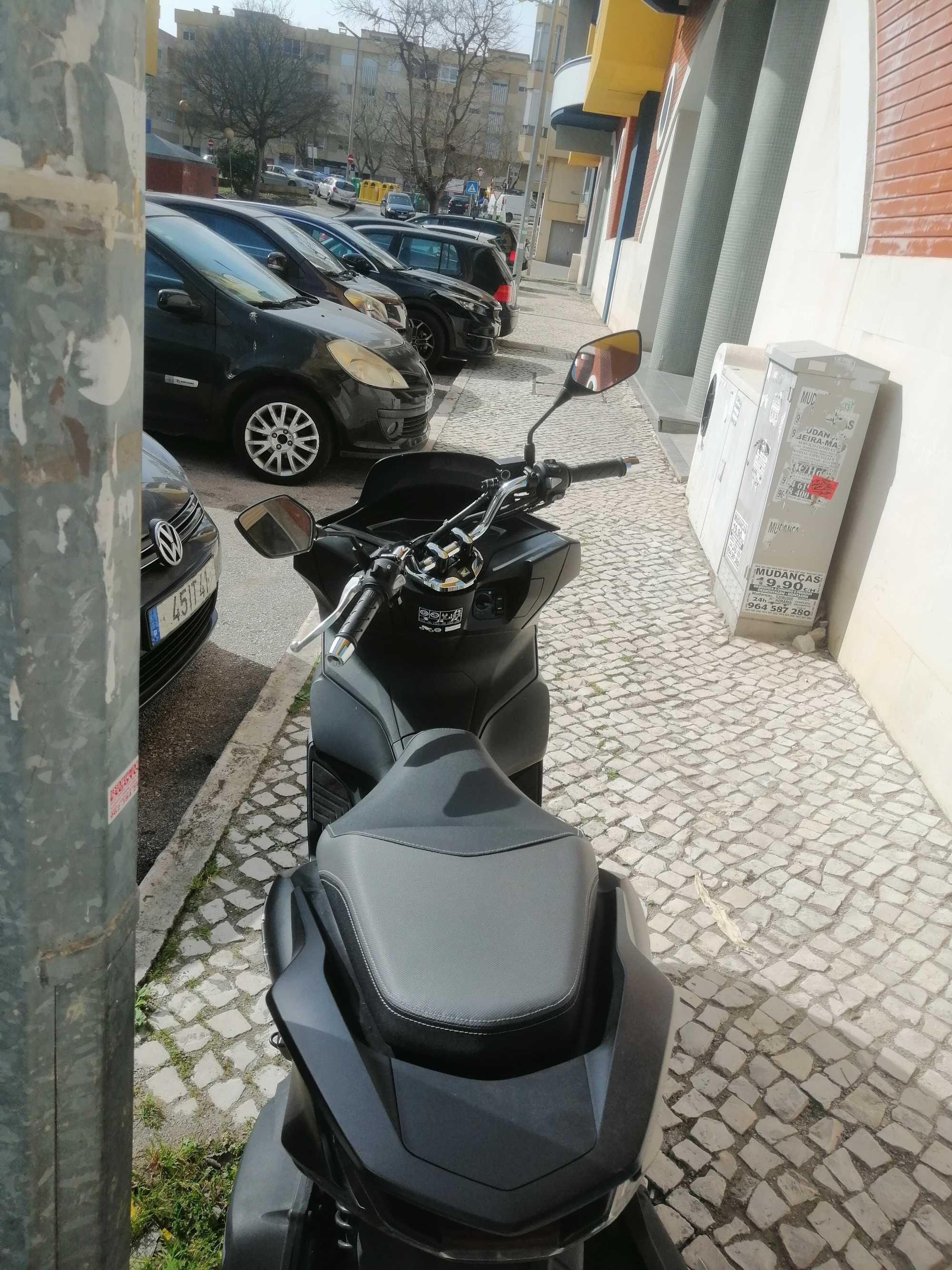 Vendo moto  pcx, mto bem estimada