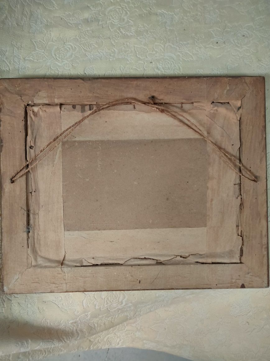 Quadro antigo com moldura em madeira.