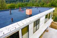 Aplicação tela asfálticas impermeabilização, telhados é terraços