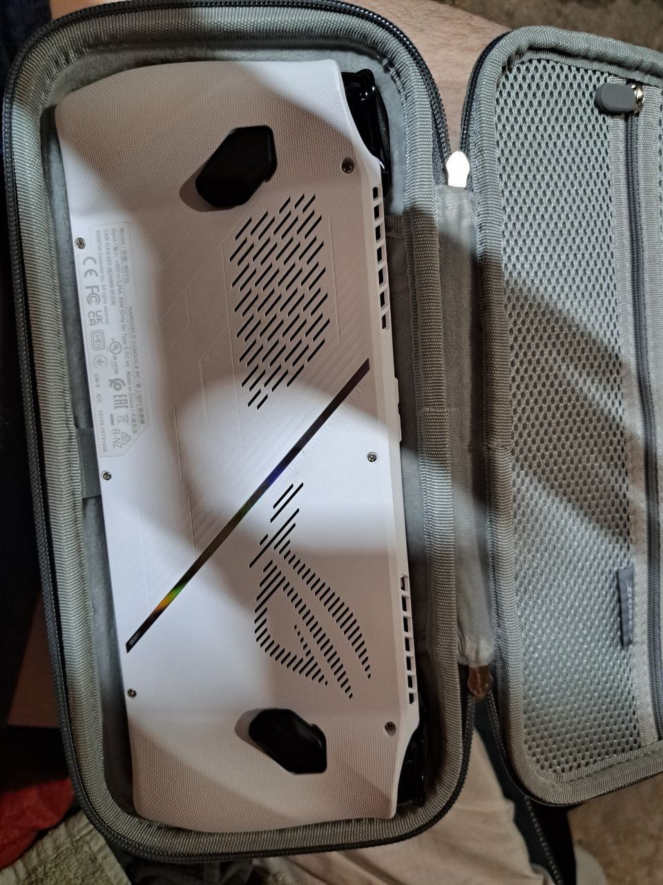 Приставка Asus Rog Ally, на процесорі Ryzen Z1 Extreme