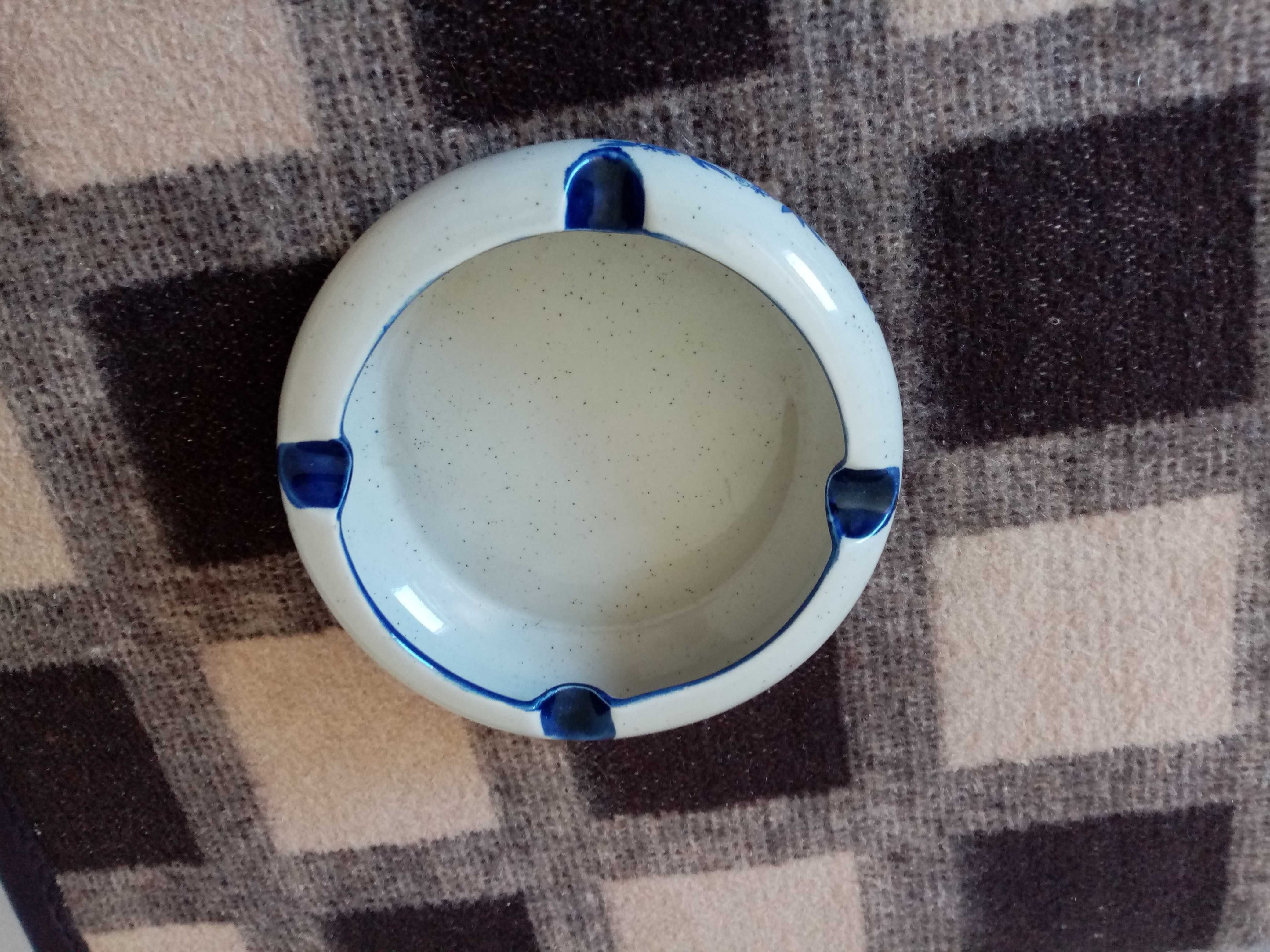 Cinzeiro de porcelana