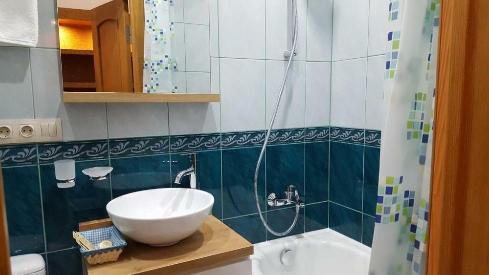 Здається 1кім. квартира вул. Куліша 4. в центрі міста подобово.