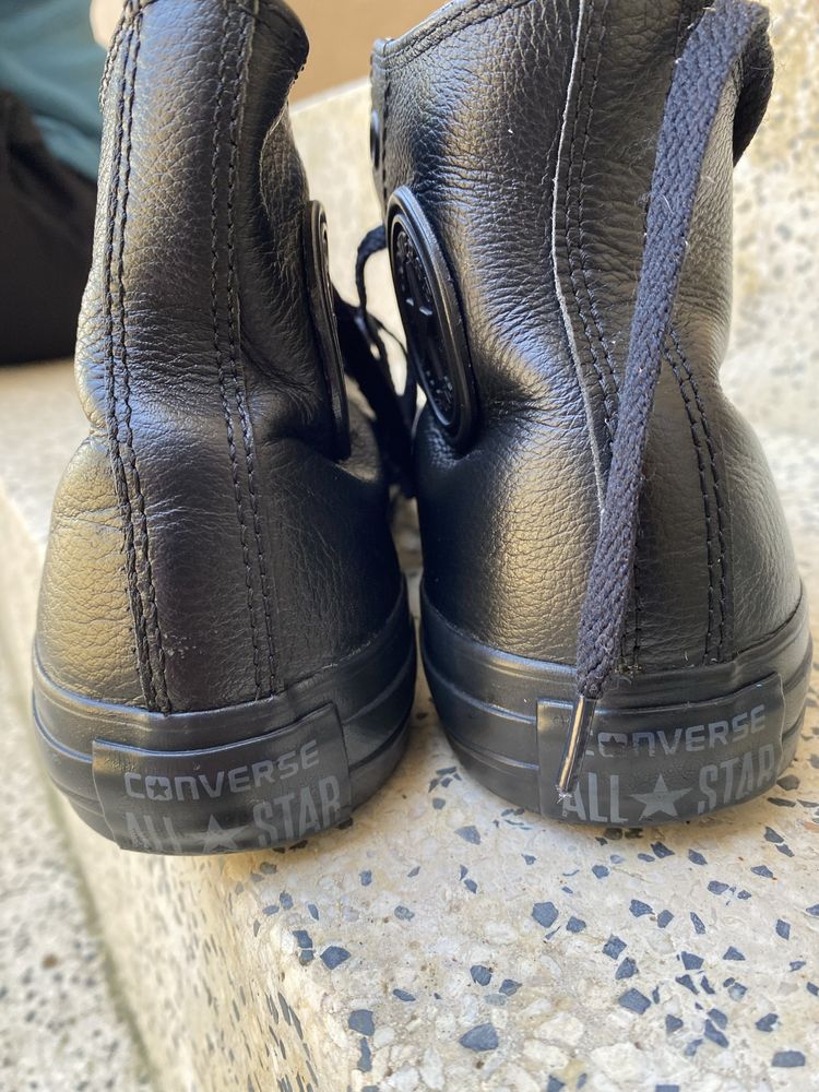 Sapatilha AllStar Converse preta em Couro