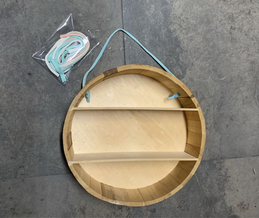 Prateleira redonda para quarto criança