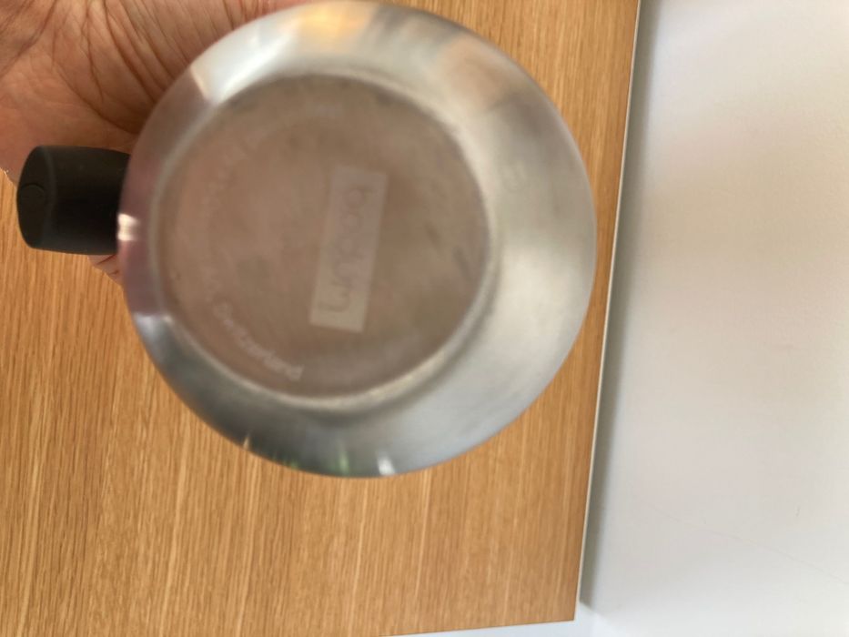 leiteira em inox da marca BODUM
