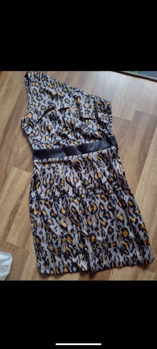 Sukienka na jedno ramię r.S