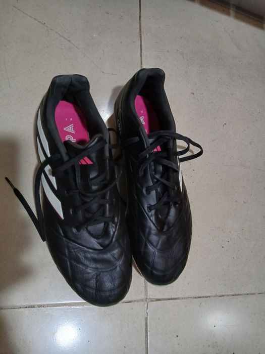 Chuteiras adidas 44 e dois terços