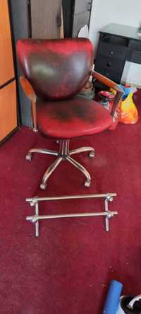 Fotel fryzjerski z pompa i podnózek