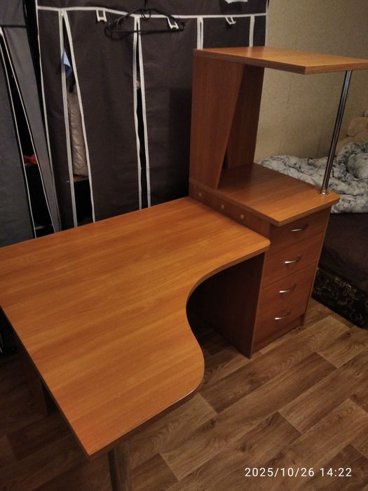 Стіл комп'ютерний письмовий, парта. Стол компьютерный письменный