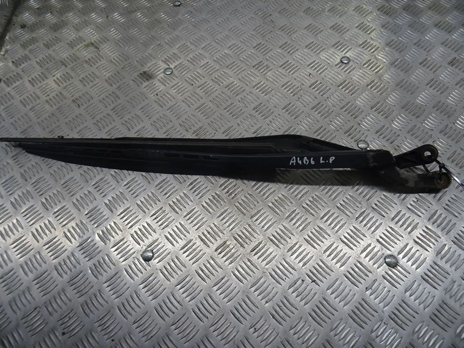 AUDI A4 B6 RAMIONA WYCIERACZEK