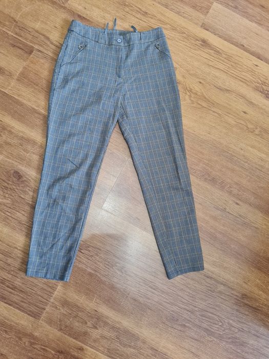 Szare spodnie w kratę