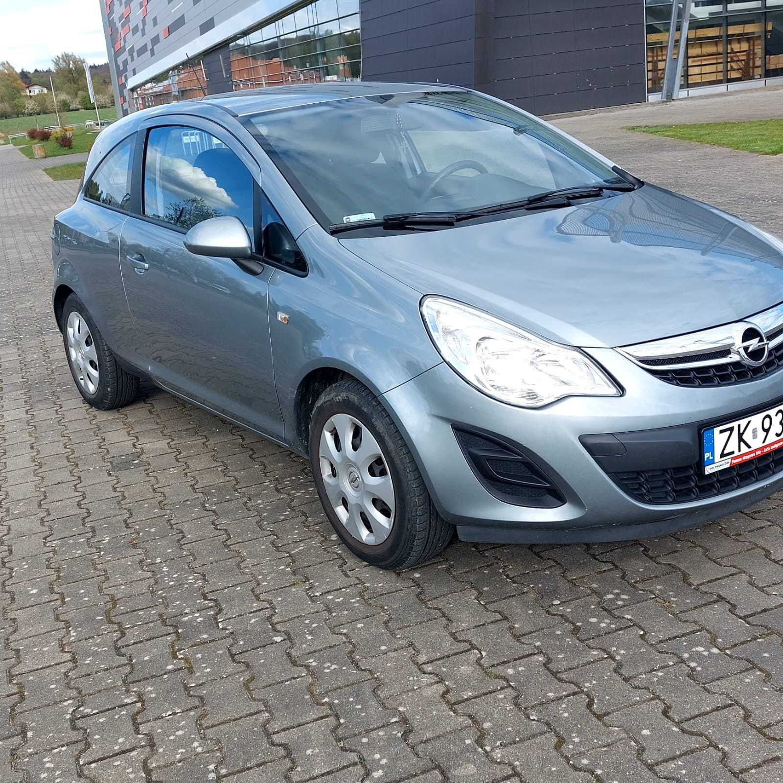 Opel Corsa  D 12 benzyna 2013 r. 64000 km Bardzo mały przebieg