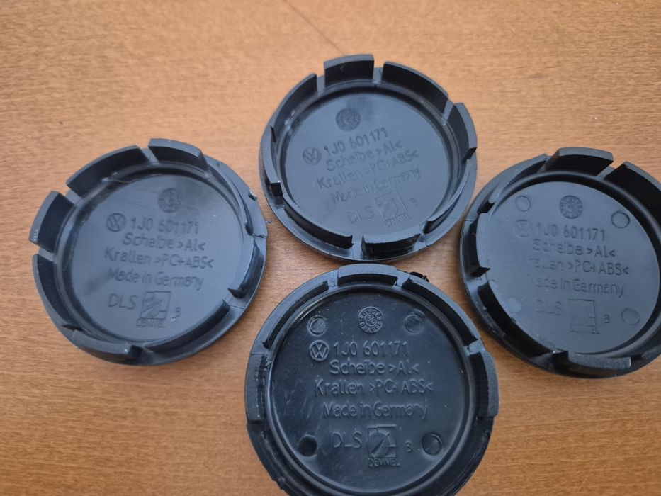 kołpaki dekielki  w alu felgię do vw średnia 56/52mm niebiesko srebne