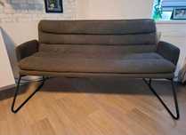 Sofa idealna do salonu Kolor antracytowy z nutą brązu.