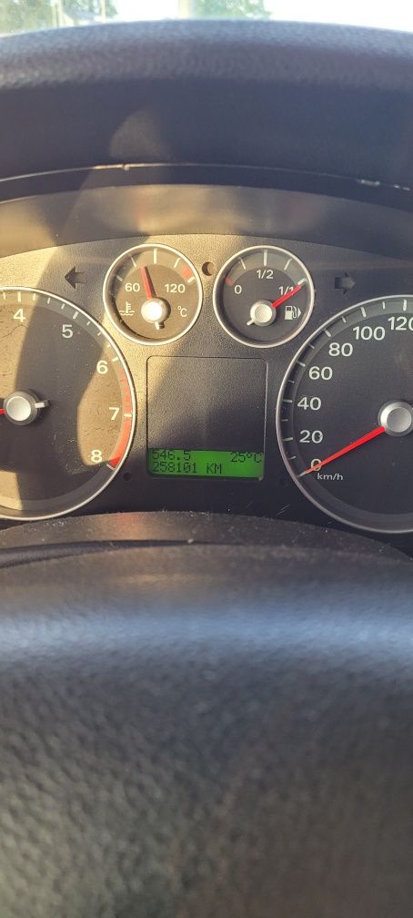 Ford focus pełen bak paliwa