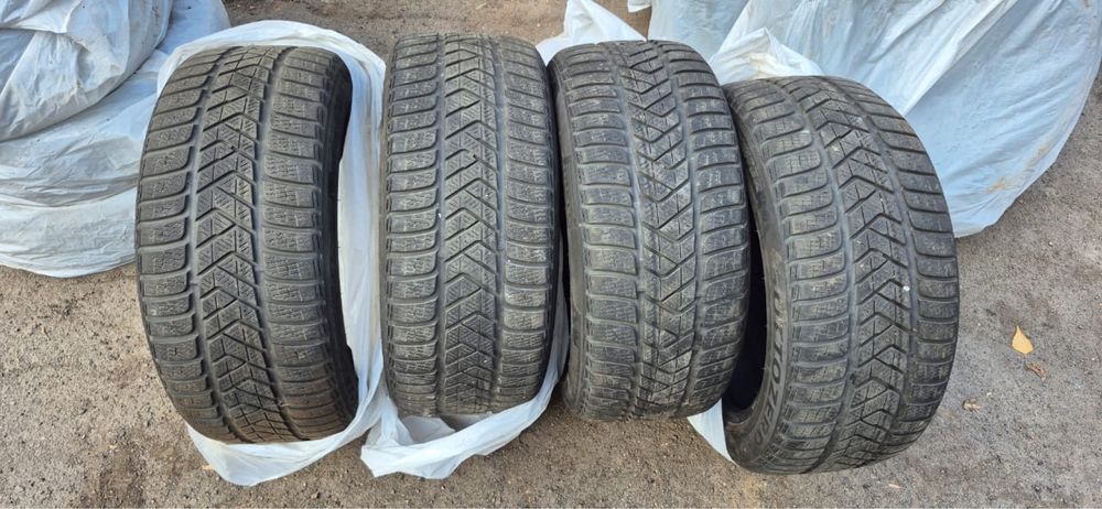 Комплект зимової резини 235 45 18 Pirelli Sottozero 3