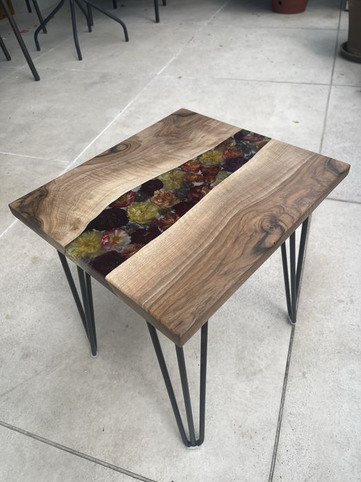 Stolik kawowy Handmade Drewno i Żywica Zatopione Róże