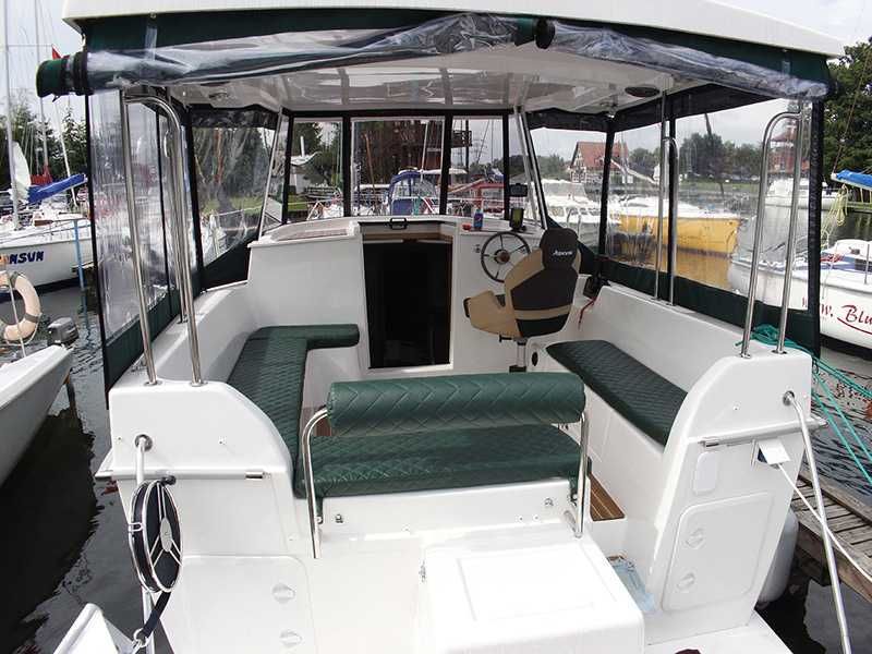 Czarter jacht motorowy Calipso 750 LUX Mazury bez patentu HouseBoat