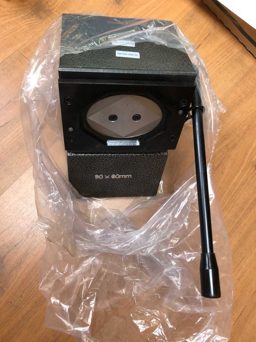 Máquina para montar abre garrafas 60 x 90 mm NOVA