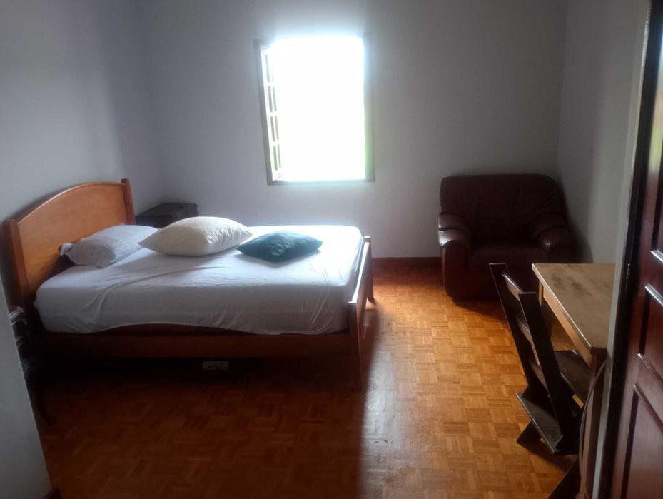 Alugo quarto espacoso individual em S.Cosme Gondomar
