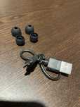 Conjunto cabo USB e protetores para fones