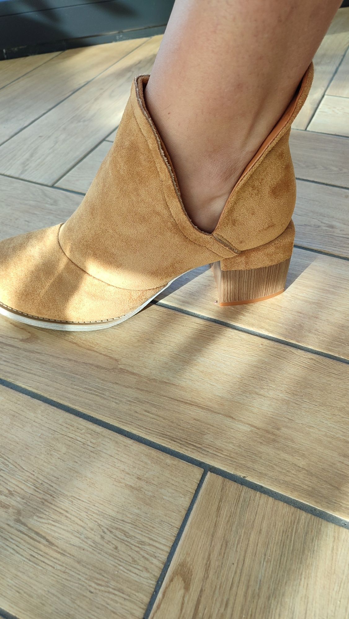Karmelowe botki Nowe 38