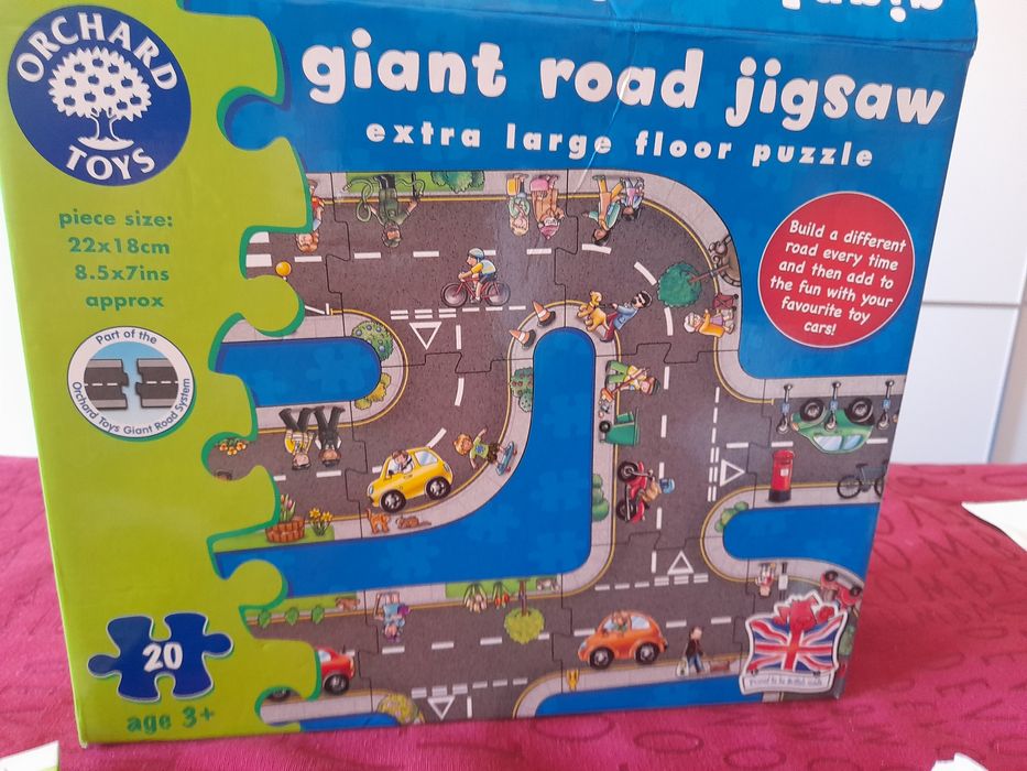 2 puzzles gigantes que se juntam - cidade e quinta
