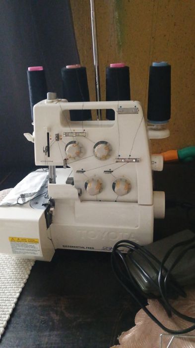 оверлок 4-х нитковий,3-нитковий