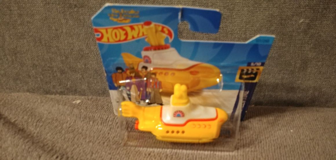 Hot Wheels The BEATLES Yellow Submarine 2023