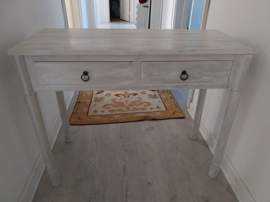 Movel com 2 gavetas, pintado de branco e encerado com cinzento