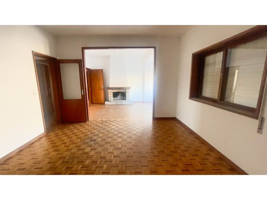 Apartamento T4 com garagem, em Creixomil, Guimarães.