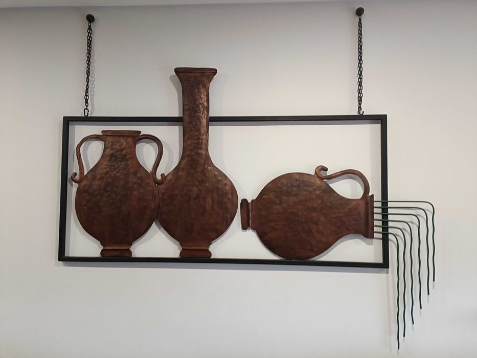 Quadro decorativo em ferro com três jarras
