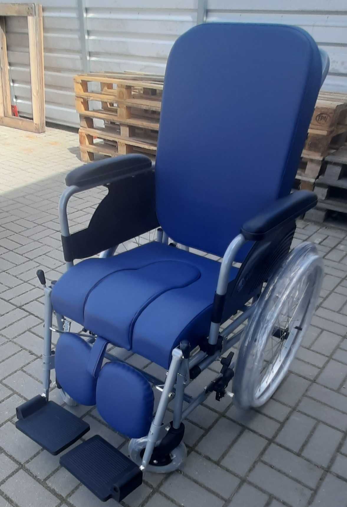 Wózek inwalidzki , zmienny kąt podnóżek i oparcia funkcja toalety nowy