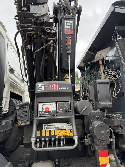 Man com grua hiab 322  de 22.5m e bascúla
