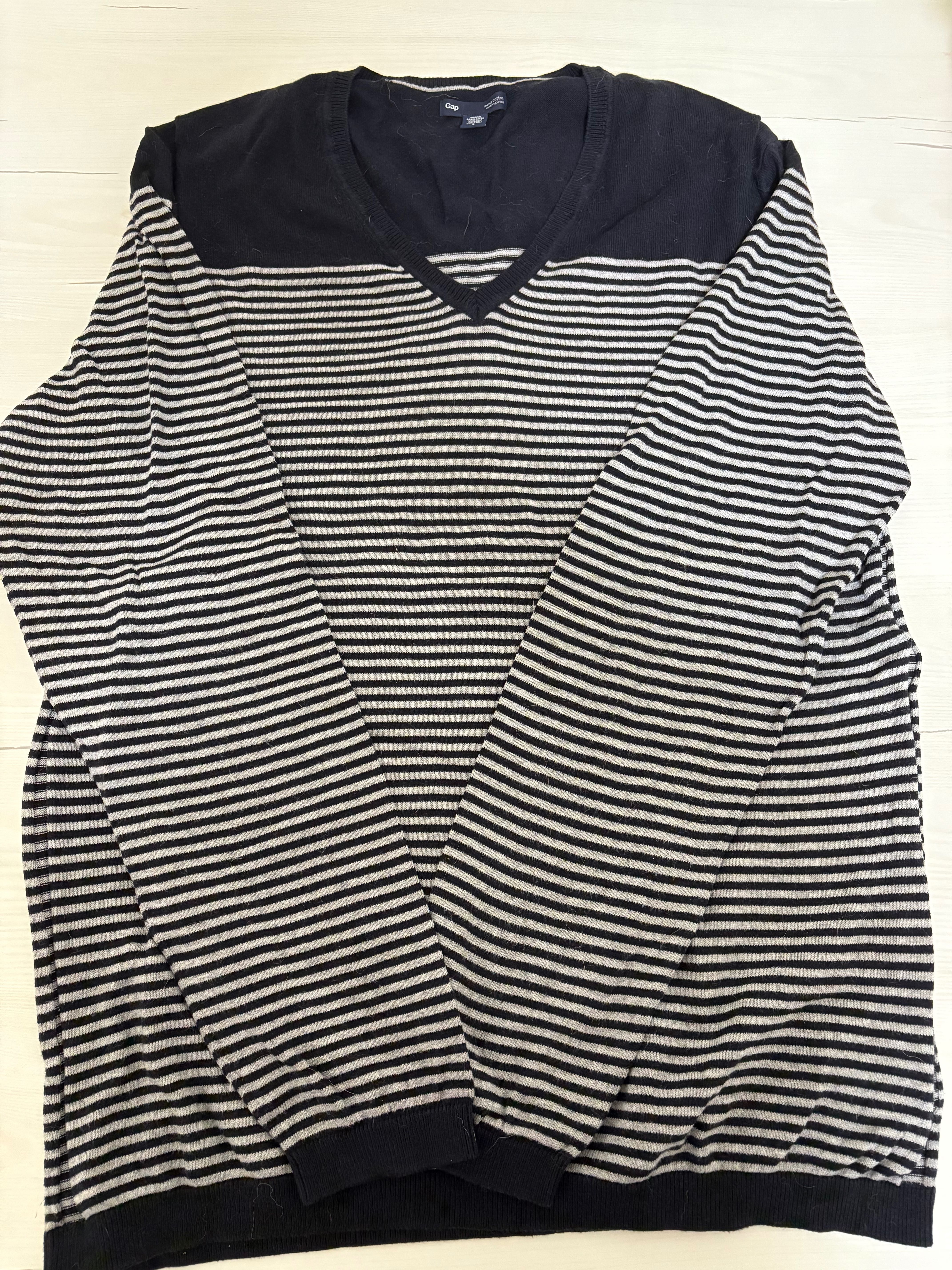 Camisola de Malha GAP às Riscas Cinzento – Tamanho L