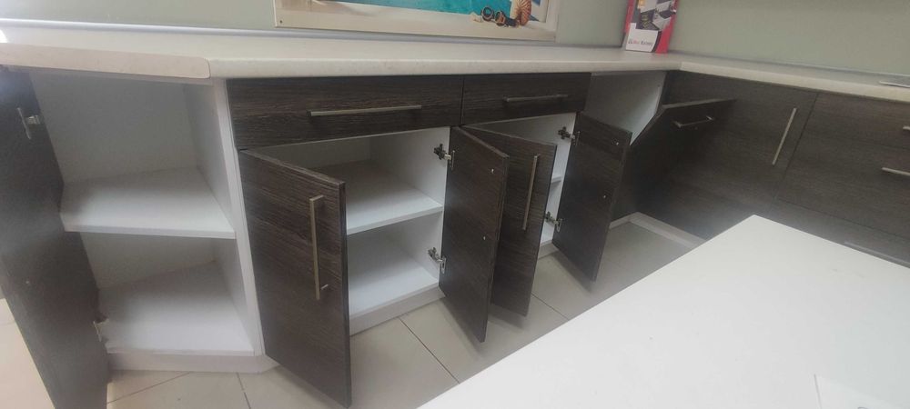 Zestaw mebli kuchennych płyta laminowana+akryl biały połysk