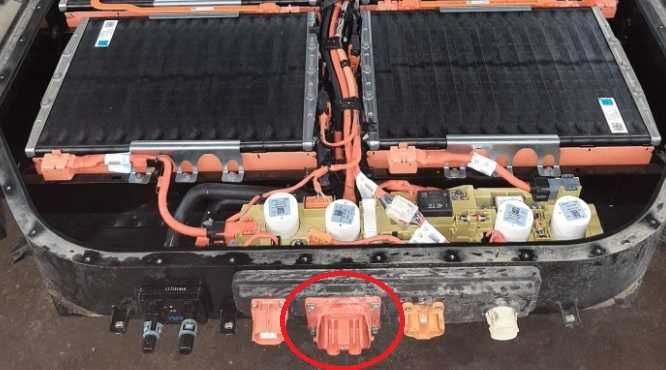 FORD Mustang Mach-e, контакти батареї