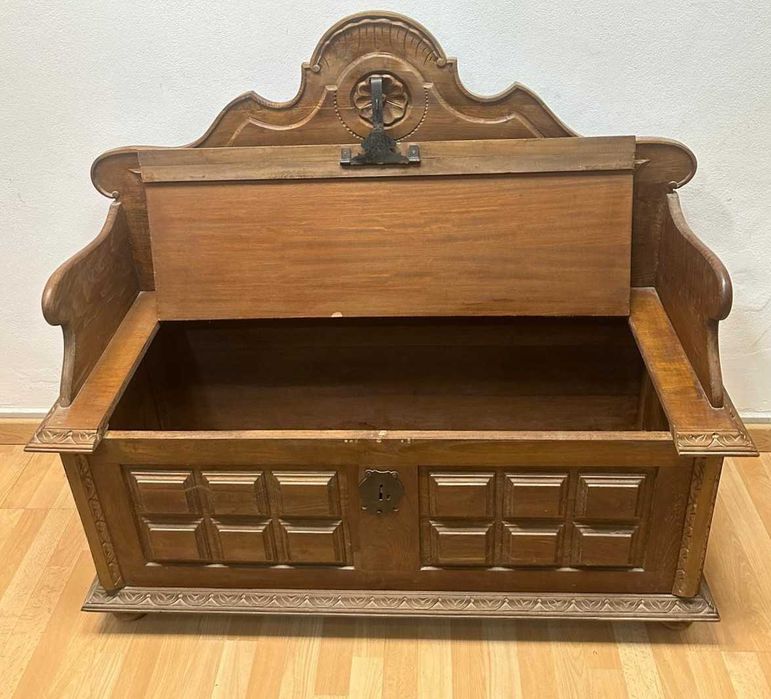 Banco antigo com arrumação, arca ou baú  120 cm comprimento