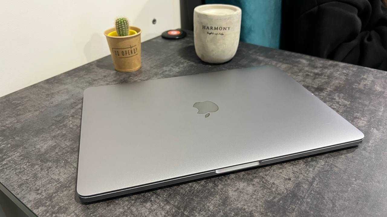 Б/У Ноутбук Apple MacBook Pro 13" Retina Space Gray, Mid 2019