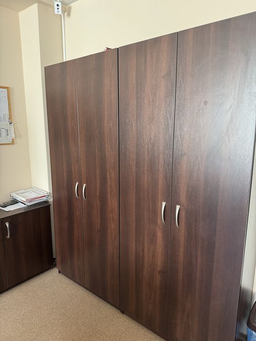 Розпродаж офісних меблів шафи столи стільці крісла