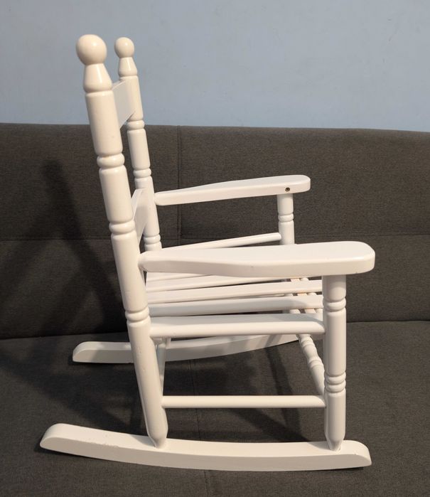 Drewniany bujany fotel dla dzieci