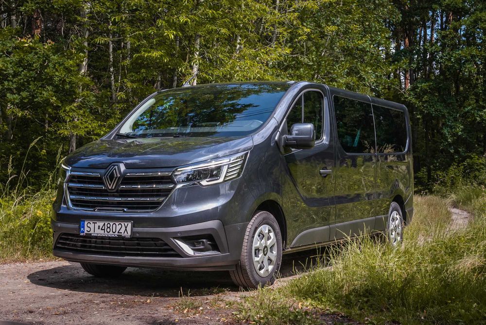Wynajem busa 9-Osobowy Renault trafic long nowy
